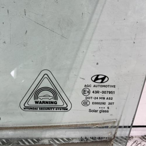 103158442-8b23dc06-838b-4295-829b-22abb3cf35fc-Piece-Vitre-avant-gauche-824112S010-HYUNDAI-IX-35-PHASE-2-6c9f6c55ce89a1b26fc568af63660a28d73661bfe49c5c4381a4bf2b42614a5d_m.jpg