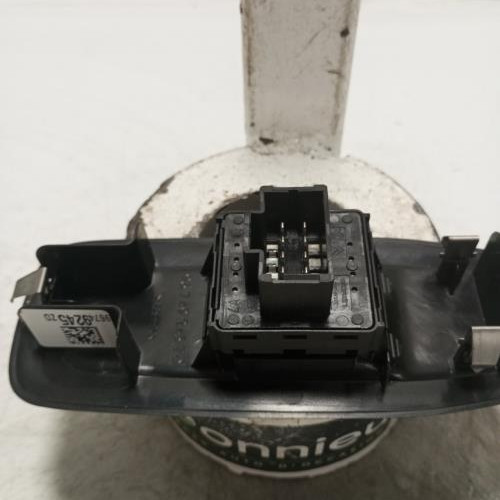 103177916-5c8f9a17-bbee-4a8e-ba25-9d70213894ec-Piece-Interrupteur-de-leve-vitre-avant-gauche-96749245ZD-PEUGEOT-208-1-PHASE-2-6c45d02d9eda18b8f6d6a7369c1e595a8d8708d13016c0faa1138b1400413c33_m.jpg