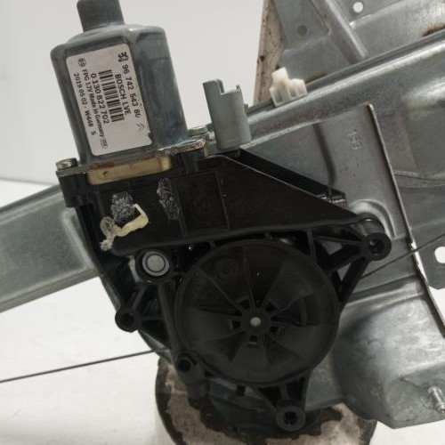 103177917-a22febb2-2929-40ed-8057-699e57253f7b-Piece-Leve-vitre-electrique-avant-droit-9673154380-PEUGEOT-208-1-PHASE-2-44a6e5e593b09583a4e1ca3facf08e9a5350704b21ed87f4aa1fec1d84d2936a_m.jpg