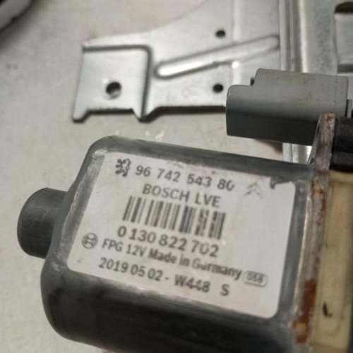 103177917-d888fc29-8466-4caa-91e5-4df339c45a88-Piece-Leve-vitre-electrique-avant-droit-9673154380-PEUGEOT-208-1-PHASE-2-7c883c4faa14f58a072e75eb6654f51d5c6ed62b61a0e696634fe684c0f544db_m.jpg