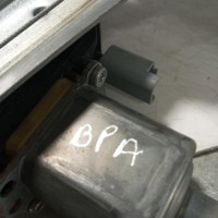103177917-a30e9766-a56a-4fca-b488-fd80832ee6f4-Piece-Leve-vitre-electrique-avant-droit-9673154380-PEUGEOT-208-1-PHASE-2-acd78ef0c48f3eeb7927a09810f19cf3c392a29e0d01ae23b4a722e921b7b3b8_m.jpg