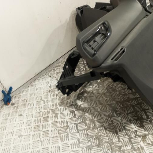 103177927-e4bba899-79be-4b3d-9876-55e363a4fce4-Piece-Planche-de-bord-complete-16077378ZD-PEUGEOT-208-1-PHASE-2-13dde6ad8d80b93efb963c10a69d7cea78271b409a70ca410aec6ec95251512e_m.jpg