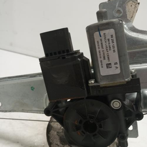 103180014-c788e788-cfab-4fd3-a5a4-816d67fcbb0c-Piece-Leve-vitre-electrique-arriere-gauche-9840154180-CITROEN-C3-3-PHASE-1-4be6e8b22c9775010191875cea11d2c35bdaaea710cc2e6d85dbcdadbe1088a6_m.jpg