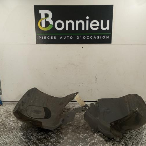 Pare boue avant droit
