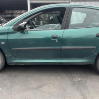 Vehicule-PEUGEOT-206%2520PHASE%25202-2001-cafdc875c5383c1f5749fbde3462c72e3c6f0d978b586c0cf2ea31ee8f8c8d04_m.jpg