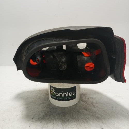 103284082-3b1895c8-7b4f-42bb-9cfc-0f1ce4b53e55-Piece-Feu-arriere-principal-gauche-feux-00006350L8-CITROEN-SAXO-PHASE-2-d3c7dc3f91eb941382d4eabed868e9b480be348d80f25efb8a47f2393d57cfd1_m.jpg