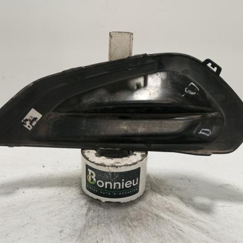 103349927-4df9839e-8777-4ea8-8500-64c631df230e-Piece-Enjoliveur-anti-brouillard-9810533480-PEUGEOT-208-1-PHASE-2-8dae156fd3ba001894d9eec17a1acbe314cd92f911d09a84ecd1ed07960e70c5_m.jpg