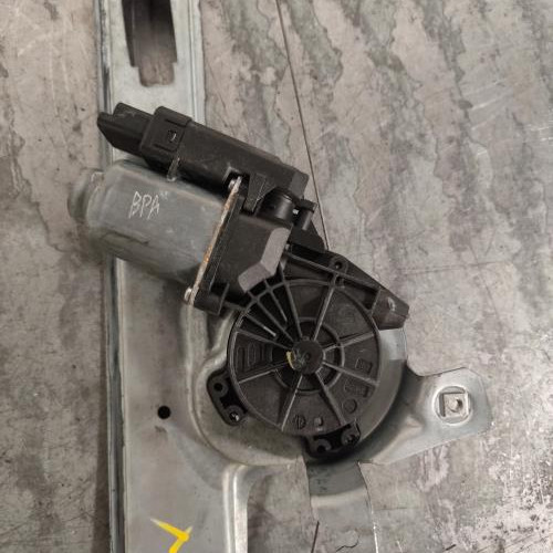 103522214-d06fbac9-498c-4920-88ba-993d40d67a5e-Piece-Leve-vitre-electrique-avant-droit-8201010936-RENAULT-GRAND-SCENIC-2-PHASE-2-225e3c460254c3a75c96f5cbf8c3ed150f3978e12ac6456ceb8ed3e6bae46ded_m.jpg