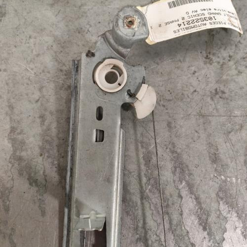 103522214-f3cb1fcc-3923-474f-820a-e481b16ad6b1-Piece-Leve-vitre-electrique-avant-droit-8201010936-RENAULT-GRAND-SCENIC-2-PHASE-2-df2d0279f9b29bad717a1a7f2940ccf7f37ea015d63edd515663d335150c9d4d_m.jpg