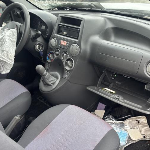 Vehicule-FIAT-PANDA%25202%2520PHASE%25202-2010-e5a38d6311f88b04d562da3b06736b931b865025295a868c692ef650a9a38345_m.jpg
