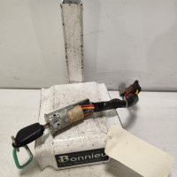103734830-cd12f347-8400-453d-a744-f4011c64324f-Piece-Commodo-phare-625369-PEUGEOT-106-PHASE-2-e6570d0676151399ca07d348f44335bd8dc7b847a5ff11806aac6af90825d859_m.jpg