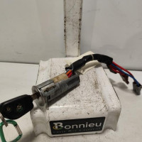 103734830-366f726c-a5e1-4379-b9a8-a5c0d490244c-Piece-Commodo-phare-625369-PEUGEOT-106-PHASE-2-f4a5928ee53a7e282c15e91563857065e1fecdedc1057b855266a9b72ebf0238_m.jpg