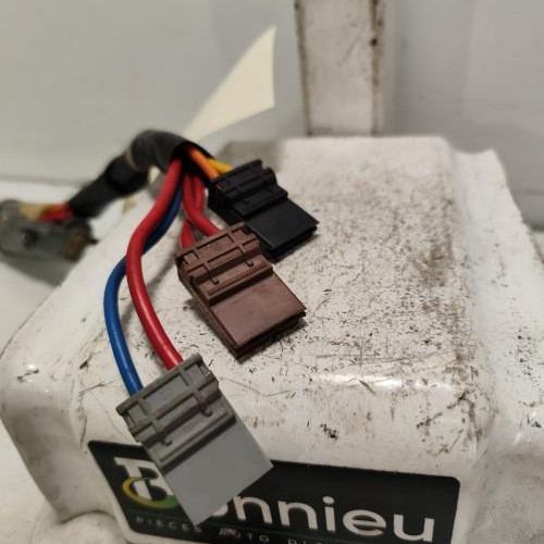 103734830-e0b78020-915c-4450-aed4-2ff47cc8e0ca-Piece-Commodo-phare-625369-PEUGEOT-106-PHASE-2-2361b7903c5673e5ba94d6a7905da8cfef5a5920c3409a7d3a810c0f950f7ae0_m.jpg