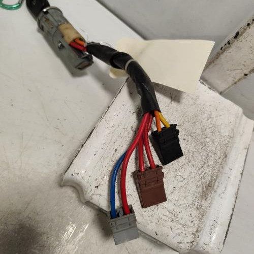 103734830-334c3cd7-450a-43ba-8a00-457f94627a83-Piece-Commodo-phare-625369-PEUGEOT-106-PHASE-2-57feb75d53151ccff2a5447e9bc6230af062fc86b4fd529201f25560eb16f5d0_m.jpg