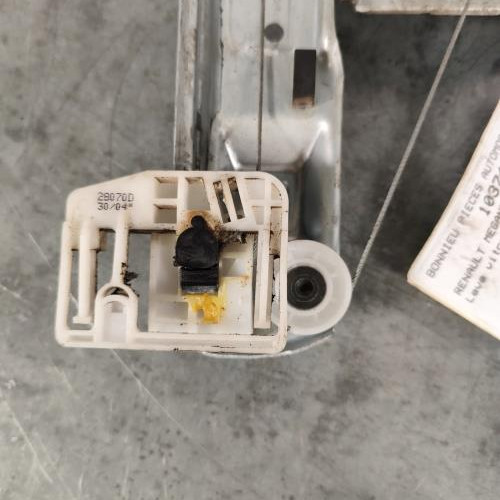 103744658-27affc57-7edf-4b40-ab2c-f8ab93baf594-Piece-Leve-vitre-electrique-arriere-gauche-8201010924-RENAULT-MEGANE-2-PHASE-1-BREAK-78e6a91d317a91d7d16083681b55f44a7b14c7bb990d9ea8e666150242b713d5_m.jpg