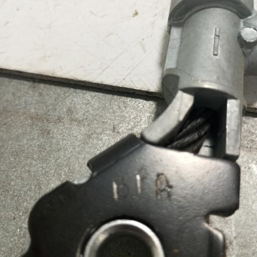 103911232-85e0db85-99bd-4922-a576-19ce13977bb5-Piece-Attache-ceinture-avant-droit-8200703361-RENAULT-CLIO-2-PHASE-2-1f419e203ded586d5e9047802b710e8949f0fa75a640fa6b04e74b331dee2532_m.jpg