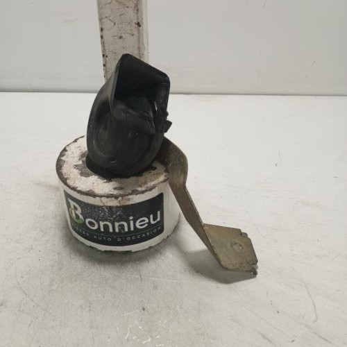 103911234-48a992fb-bb72-49aa-98fe-5638cef0e259-Klaxon-7700437072-RENAULT-CLIO-2-PHASE-2-80d97d3dbc304244e81f692e5a38053381f879c6b2776a2758414c99813c8e91_m.jpg