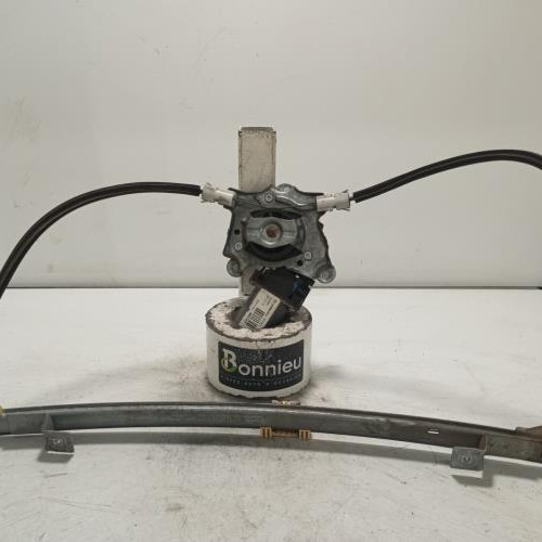 103917450-d4301df5-cf43-4317-aed8-b0b24d9b2bff-Piece-Leve-vitre-electrique-avant-gauche-7700842247-RENAULT-CLIO-2-CAMPUS-PHASE-1-b8ed05ebe110c051bfb641ef6eb98832d1a964c34c65e48523f0de35a561b170_m.jpg