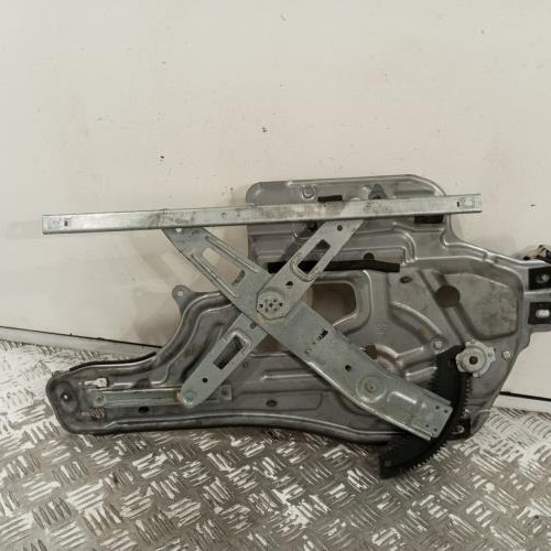 104054009-35861405-2c79-4182-92c3-23b9c4903b35-Piece-Leve-vitre-electrique-avant-droit-8240626000-HYUNDAI-SANTA-FE-1-c14ee5d2c85b217924190356c58fd4b3ccd1204c77ac31b72290c41602cbf935_m.jpg