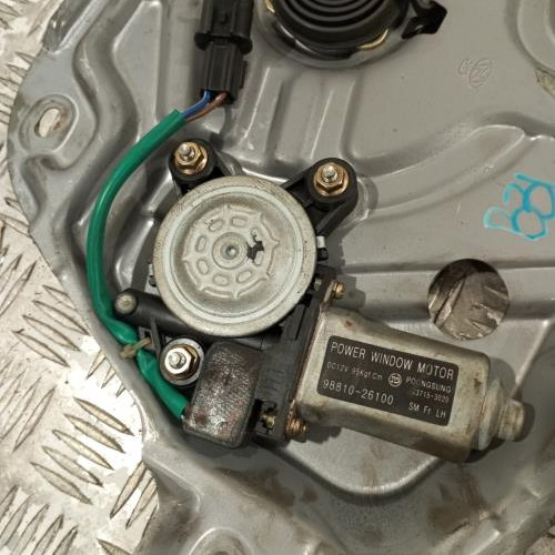 104054010-10ad120d-8f10-449e-a9b1-09bf764aabbc-Piece-Leve-vitre-electrique-avant-gauche-8240526000-HYUNDAI-SANTA-FE-1-548da65ce954a65f44ce03ea3d2751905a5fa8f34c26da060b4d94b52d474f66_m.jpg