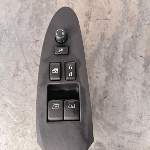 Interrupteur de leve vitre avant droit