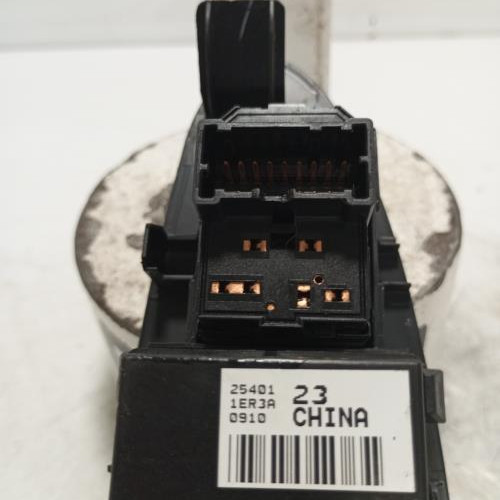 104217931-8b0c1cdd-c547-4e48-a62f-57eb667b91f8-Piece-Interrupteur-de-leve-vitre-avant-droit-254011ER3A-NISSAN-370-Z-COUPE-c138fe15f6871014647cce20d54b7095bb0fa3f720239c6a42e0fc5c0de10908_m.jpg