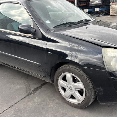 Vehicule-RENAULT-CLIO%25202%2520PHASE%25202-2003-47fe7bb16a262101a7d01b77abbfa0600c60b4ea9c05aeb56fb9d65ed0e51934_m.jpg