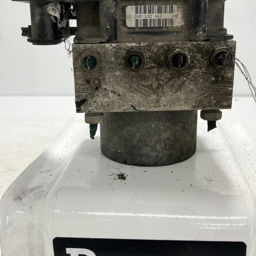 104224979-0f0396ce-8b3f-4edb-9f0c-54863ee7dab9-Piece-Bloc-ABS-freins-anti-blocage-7701067629-RENAULT-CLIO-2-PHASE-2-63c5e0deb01a8c8b61b00cbb398d1727303d9b3345f15358427e7226f14f0715_m.jpg
