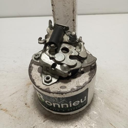 104228324-65bfe403-fbb6-4fe2-b7fb-5f42c6cf6ee0-Piece-Fermeture-de-capot-1738714-FORD-KA-2-PHASE-2-259f0a3d19c175a5b7d337fbdcc2378590b8d69b8522276b24005bfde8d071ea_m.jpg