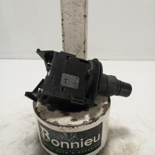 104236946-38c9142d-07ae-4ea3-bc2d-64da5ebdc5dd-Piece-Commodo-phare-7701060397-RENAULT-SCENIC-2-PHASE-2-b40826c50c81c6142b391fc6cb78f62391d85b752853d8ef74f4aef97e7a4f5a_m.jpg