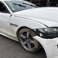 Vehicule-JAGUAR-XE-2016-bc389a36002d80e5221667c8f35f0a588f47f9c1d9de43c54fc80631716c79c9_m.jpg