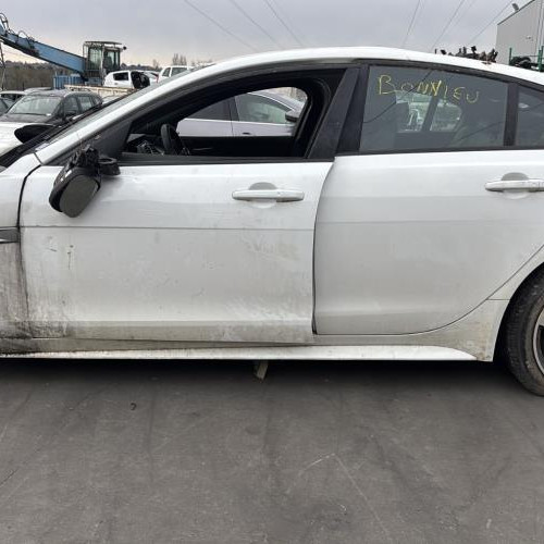 Vehicule-JAGUAR-XE-2016-240f0b13a9f51372c0f71e3bc1a2ee4b9f377dd2f46203768541916bcc832580_m.jpg