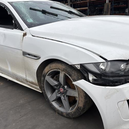 Vehicule-JAGUAR-XE-2016-bc389a36002d80e5221667c8f35f0a588f47f9c1d9de43c54fc80631716c79c9_m.jpg
