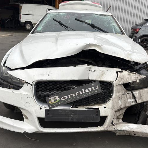 Vehicule-JAGUAR-XE-2016-786b48cfbd6dac34e88a55ef60ccb93961dff34fcf599dde48c13deacf6692e5_m.jpg