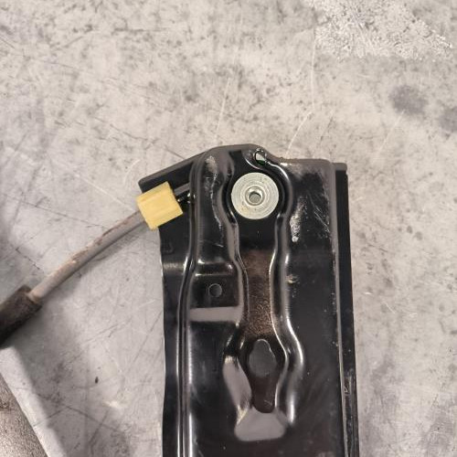 104473238-aa9c9aff-3374-479a-8bea-aaf01392c17f-Piece-Leve-vitre-electrique-avant-gauche-T4N29081-JAGUAR-XE-cbdf84cef42e8e3dd991a323757f452ba7961c24e30aff36c3d783f351f1b373_m.jpg