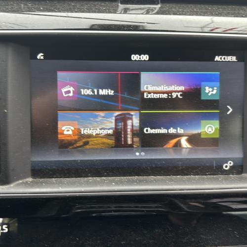 Vehicule-JAGUAR-XE-2016-5cf644c539de006e5e71dcfde84c1d66f1127bf16bc427563046c53a2a17d45c_m.jpg