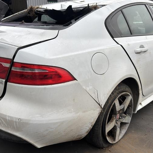 Vehicule-JAGUAR-XE-2016-41d8257328751d8a3565a1fba2c4a087a73e7c24f1f6bcbc280668c8ac9abd88_m.jpg