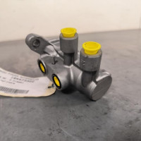104473322-536eb6ed-e8cf-46d7-a86c-a2548159e985-Piece-Maitre-cylindre-freinage-T2H42221-JAGUAR-XE-43533f3a44496acbea372002eb25a0bc195cd3f9fbfc6af9b1539e02d7d283c0_m.jpg