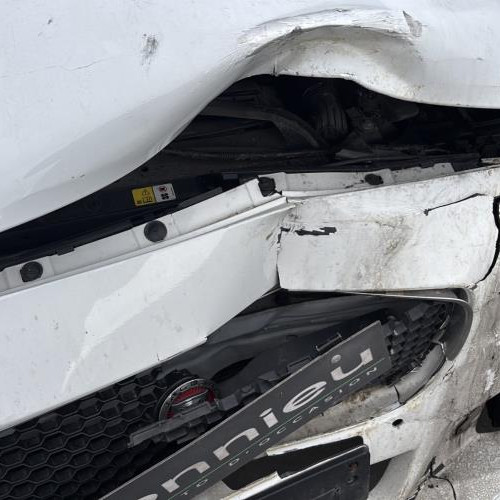 Vehicule-JAGUAR-XE-2016-b142c6ce8b99c6d914f82ab3643e7f239bef276b7de4834818b543c9b69ff6ff_m.jpg