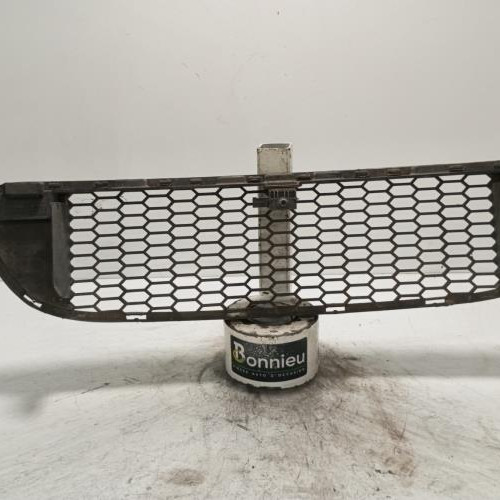104967661-1f844d24-f5e8-4a6b-8b30-e1ac6298e9d5-Piece-Grille-de-pare-choc-15857711-BMW-SERIE-1-E88-CABRIO-4396003f8e7b2e3fe995dd033e6762daaa9924663ec393d0c939da69b37599a6_m.jpg