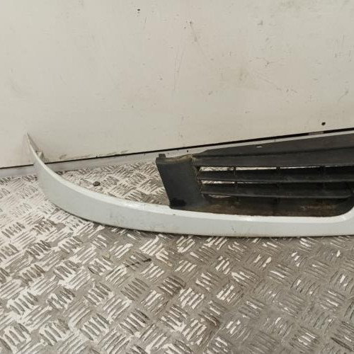105053818-f9a97487-fdbd-4d92-8c0d-60a65166d2de-Piece-Calandre-7701062876-RENAULT-KANGOO-1-PHASE-2-13b4990ec39051cef6ab5769350137bd4349e63f434f43213fa5e95996682f59_m.jpg