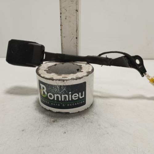 Attache ceinture avant gauche