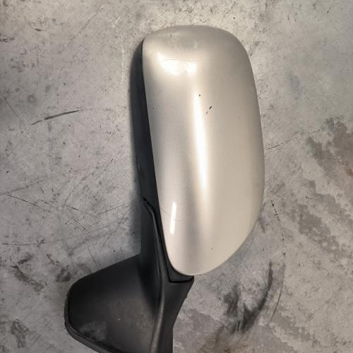 105198029-ced2297c-1f53-4178-a7c8-adc291daa8cf-Piece-Retroviseur-droit-8790102270-TOYOTA-AURIS-1-PHASE-1-12b2864d1fd90840625edfd63fa747e74c48ed8f196ff1e7900aeade9427d2fa_m.jpg