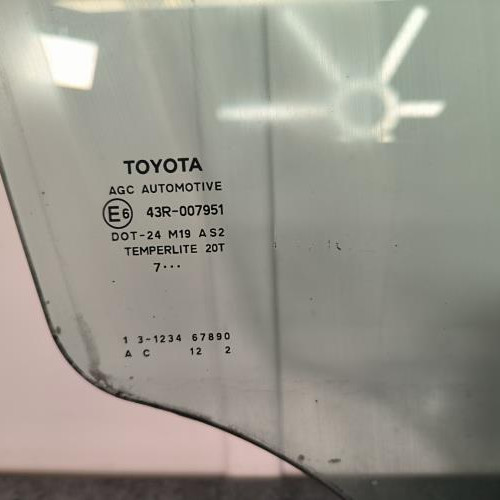 105198035-087ad1b0-4735-46d6-a178-69d536c54720-Piece-Vitre-avant-droit-6810102231-TOYOTA-AURIS-1-PHASE-1-1d6a31754b7578f5dbc5294c0b94c22d4342241c2e7689746a3a15b48f685073_m.jpg