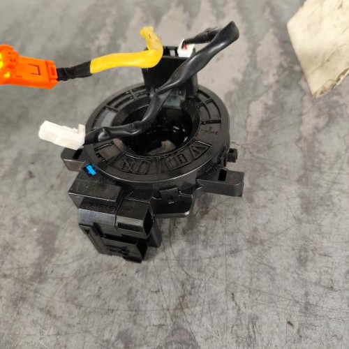 105199425-53055721-bf9f-41b1-94da-69f496a95bab-Piece-Contacteur-tournant-843060D070-TOYOTA-AURIS-1-PHASE-1-7d0100c15400fcd7c9aaf9a889bc1781c9f2625d6b5c6da2e0dbb9c0b0a5d9bd_m.jpg