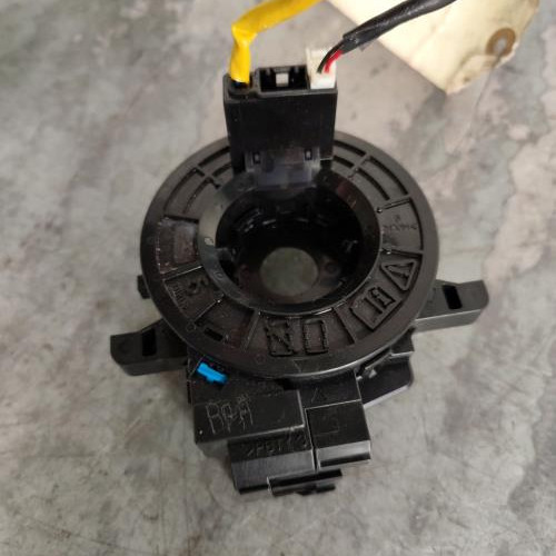 105199425-a2809c21-f2e3-4962-b494-25ab164459ae-Piece-Contacteur-tournant-843060D070-TOYOTA-AURIS-1-PHASE-1-34fa8bca9a2ec7445697a3d0e8391a7d2c94778bd71c8077ef3905a441b013a0_m.jpg