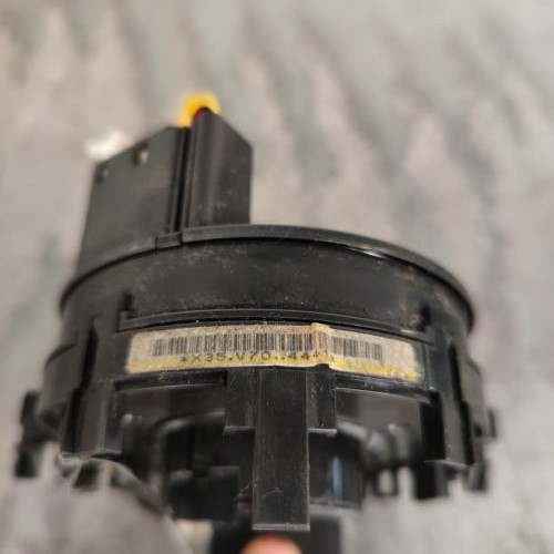 105199425-5e68c10a-cfe2-447d-972a-805733879f4d-Piece-Contacteur-tournant-843060D070-TOYOTA-AURIS-1-PHASE-1-196c9f33a4445bf44fb547bd76f7089c0c455b1cc30ecdef7a9e574a83101c46_m.jpg