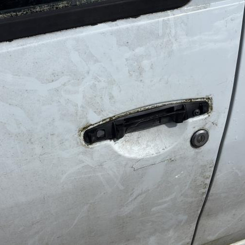 Vehicule-DACIA-SANDERO%25201-2011-d7d82e87ce4b37e3df1060403b08329da8920a15e5adacd62c22f5b16768c493_m.jpg