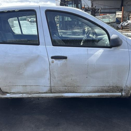 Vehicule-DACIA-SANDERO%25201-2011-576143c9a2dc6237952f9d0ca3a094a09fbe13e68856341e341989211c35a7b9_m.jpg