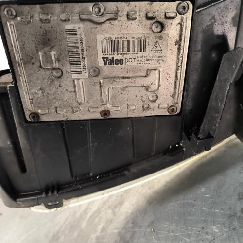 105289234-64310181-aeb6-4353-b5b8-510004415ad9-Piece-Optique-avant-principal-droit-feuxphare-0000620647-CITROEN-C5-1-PHASE-2-2c7573d8ba2a319afb2005b97c9393e68a69cf6c74f1b90003c29efd37f0debe_m.jpg